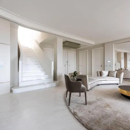 Incomparable Penthouse Huge Terrace Holiday home *