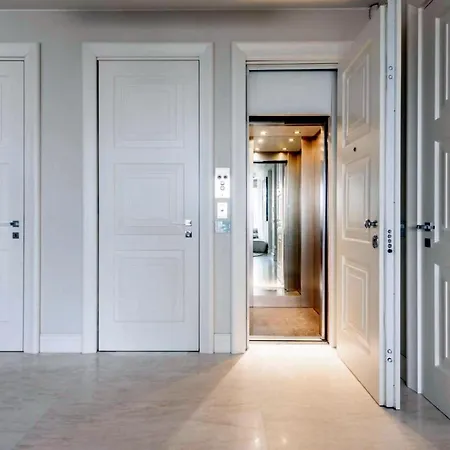 Incomparable Penthouse Huge Terrace Holiday home